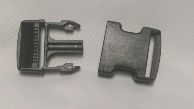 Plastic side squeeze buckles
