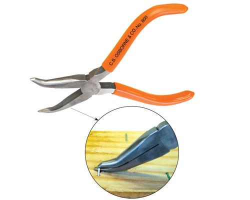 Easy-to-use staple pulling plier